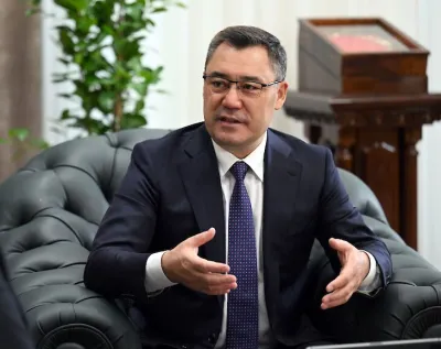 Криминал бар өлкө эч качан өнүкпөйт. Президент Бишкектеги СИЗОнун айланасындагы талкууларга карата комментарий берди